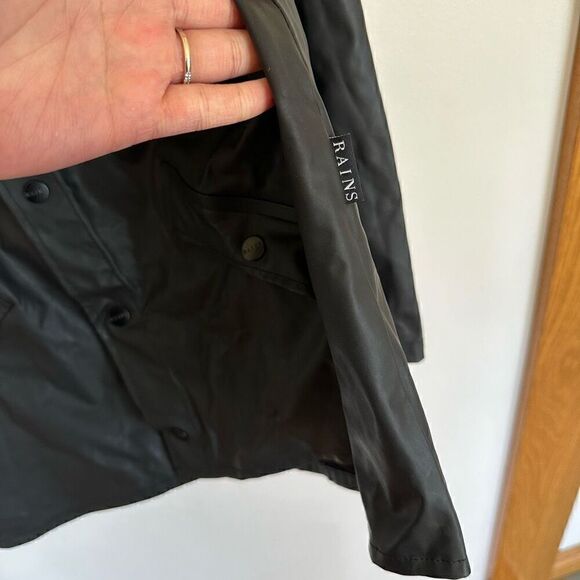Rains Unisex Black Snap Button Closure Waterproof Windproof Lightweight Signatur - Picture 8 of 14